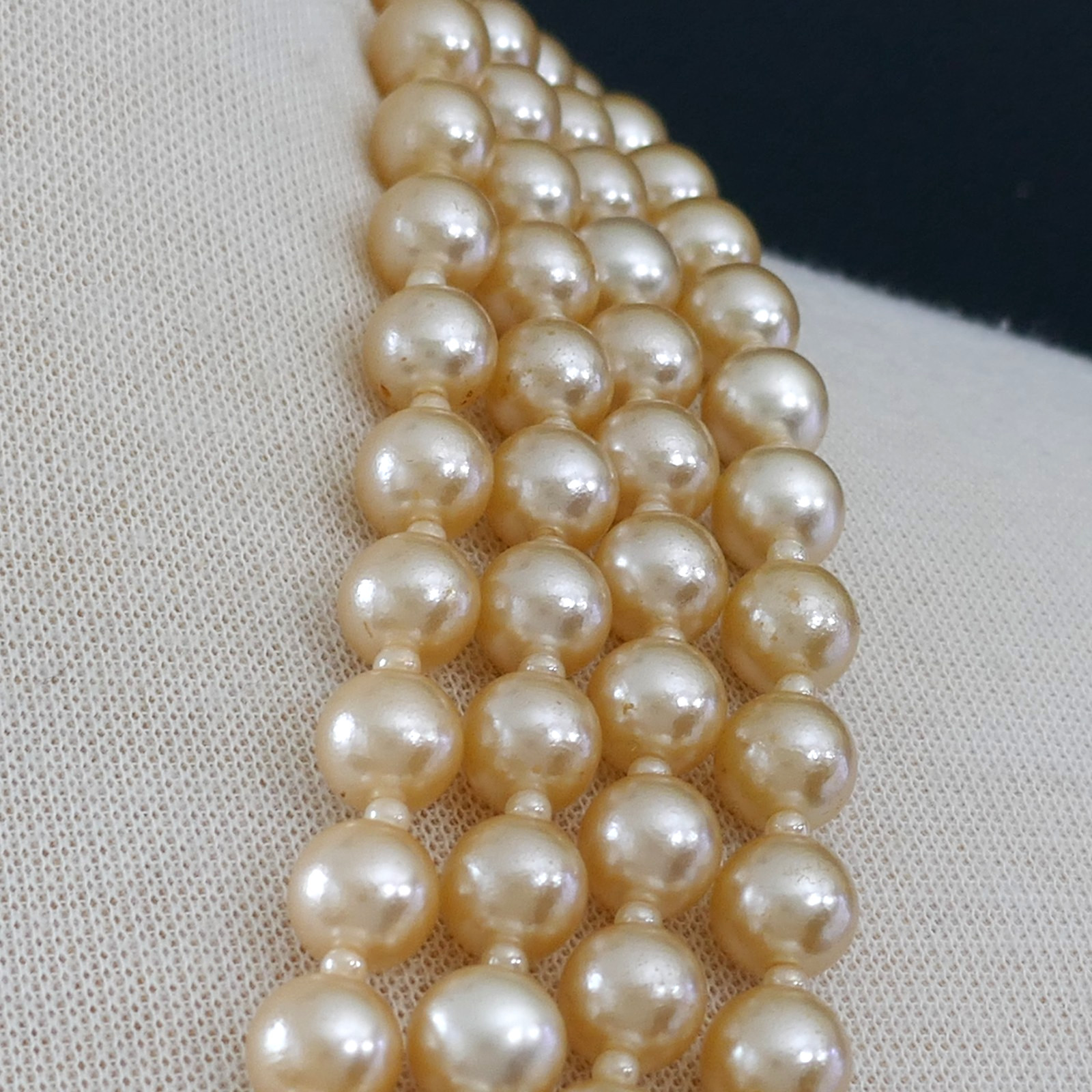 VINTAGE SPHINX OF ENGLAND CABOCHON RHINESTONE MULTI-STRAND PEARL BEAD NECKLACE