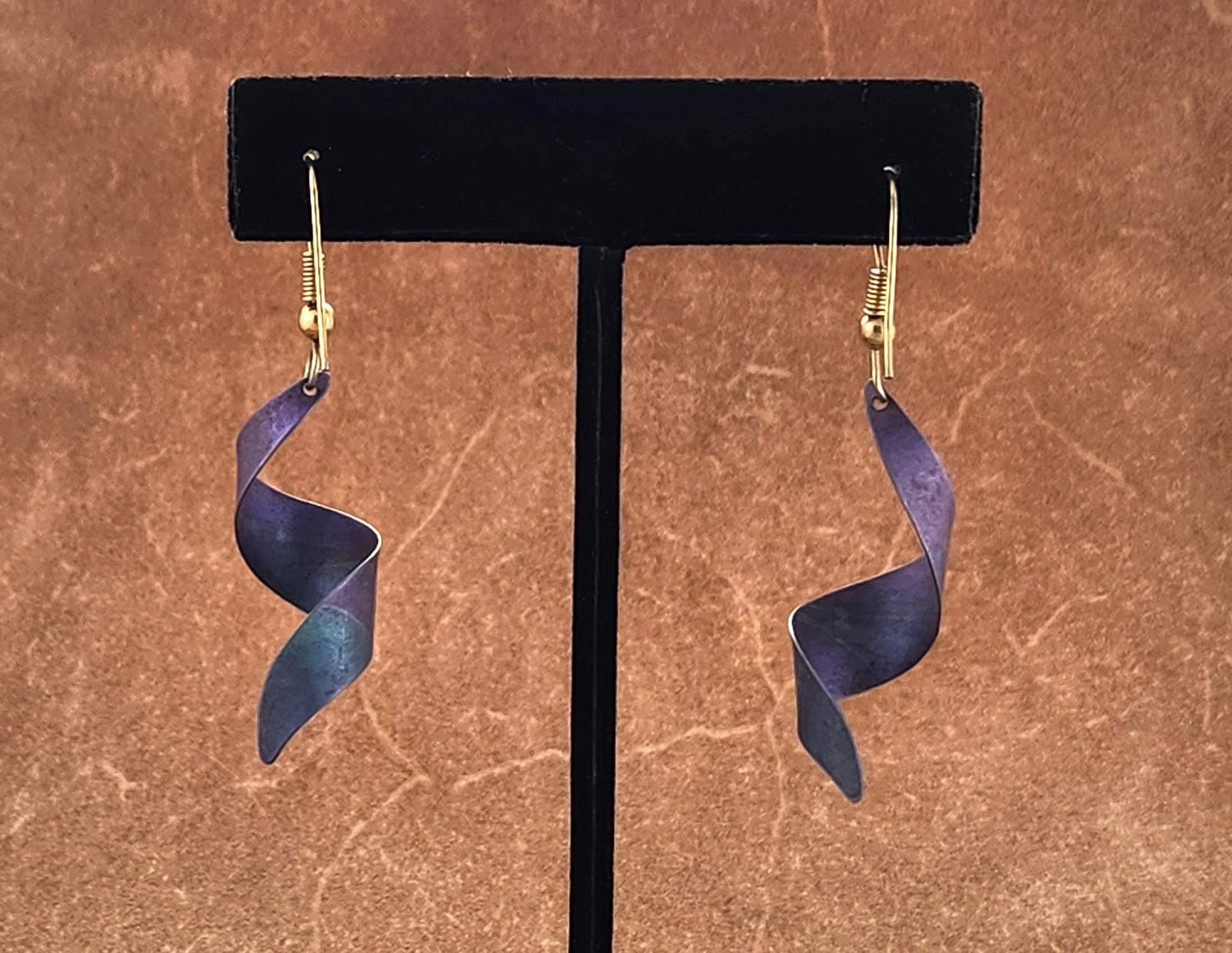 Vintage Violet & Blue Lightweight Dangle Twisted Ribbon Spiral Metallic Earrings