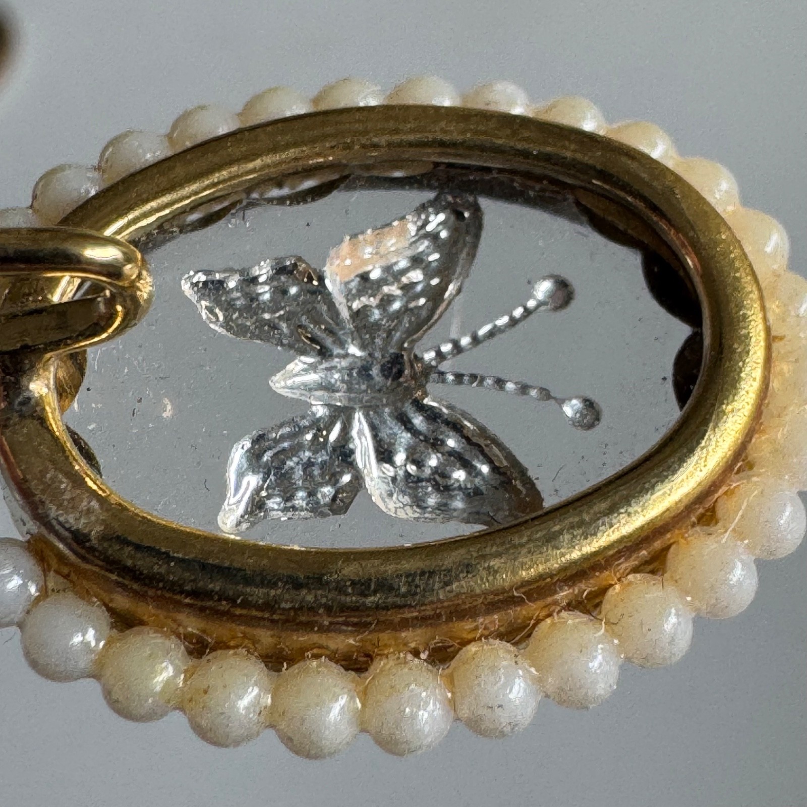 Vtg Reverse Carved Iridescent Blue Butterfly Pearl Edge Oval Stick Pin Jewelry
