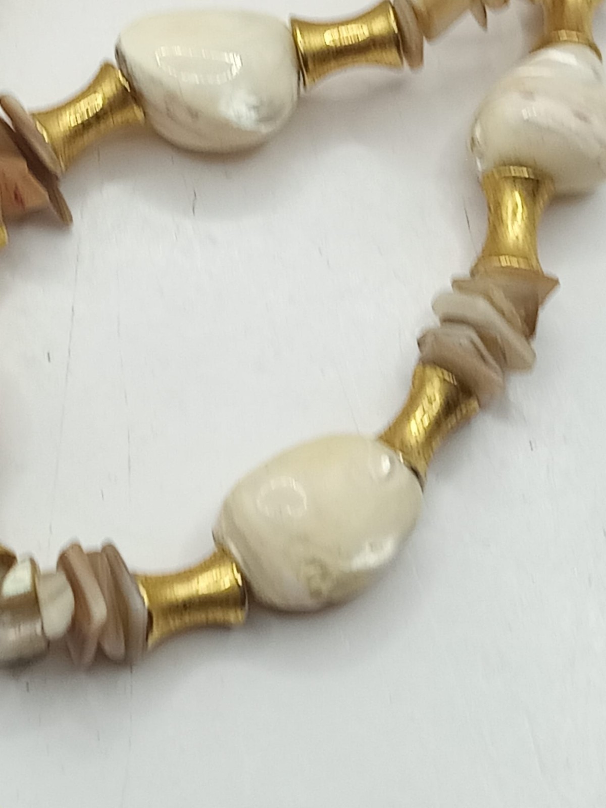Natural Mother Pearl Shell Chunky Statement Necklace 45cm 50g Brass Accent Art