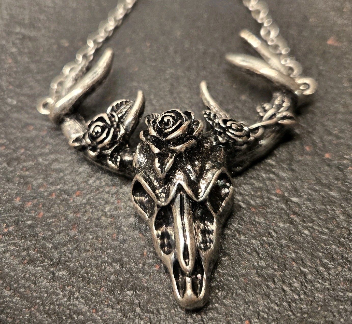 Deer Stag Skull & Roses Vintage Necklace Silvertone Jewelry Chain Link Hook 14″