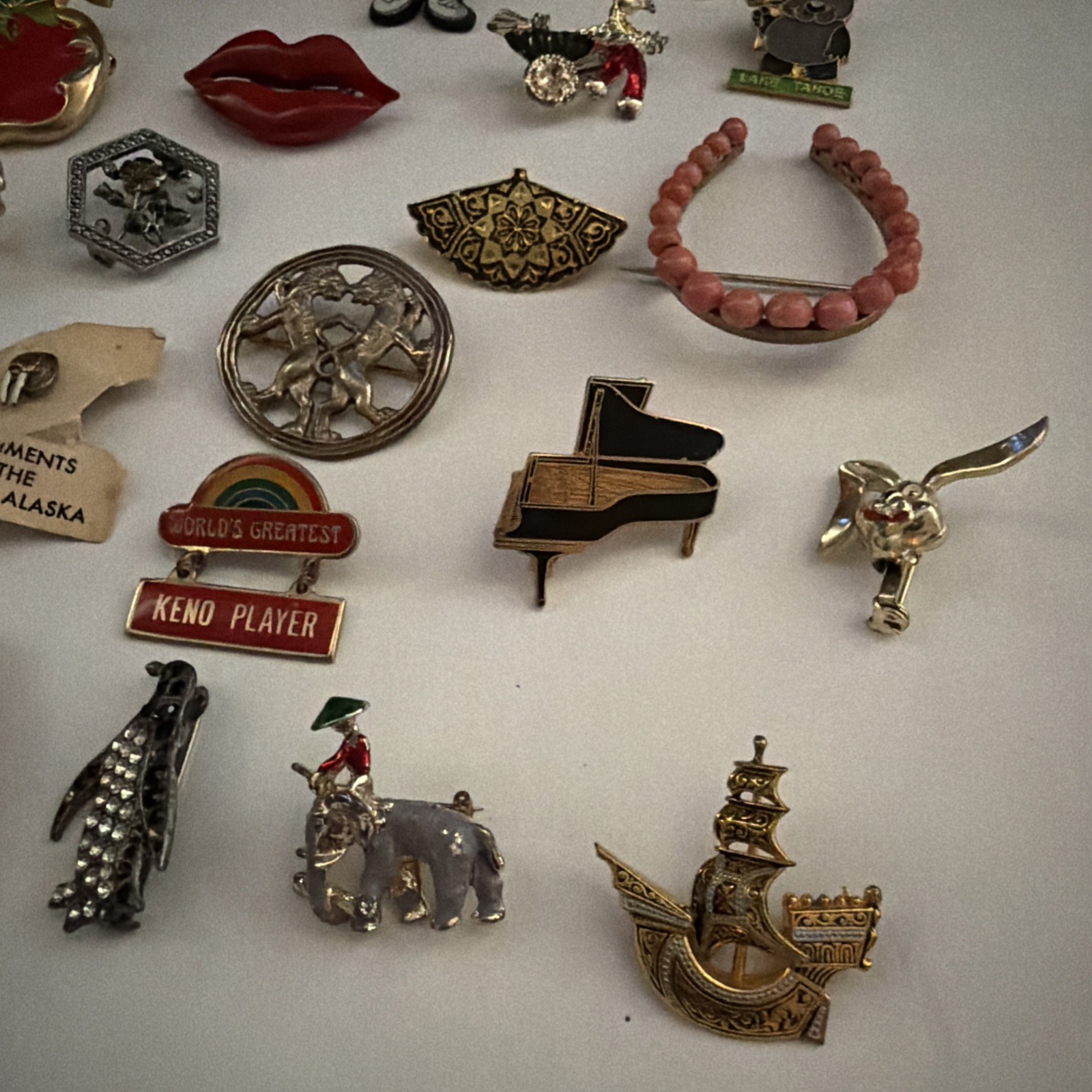 vtg pin lot of 25 collectible rare hard to find horseshoe souvenir Disney apple