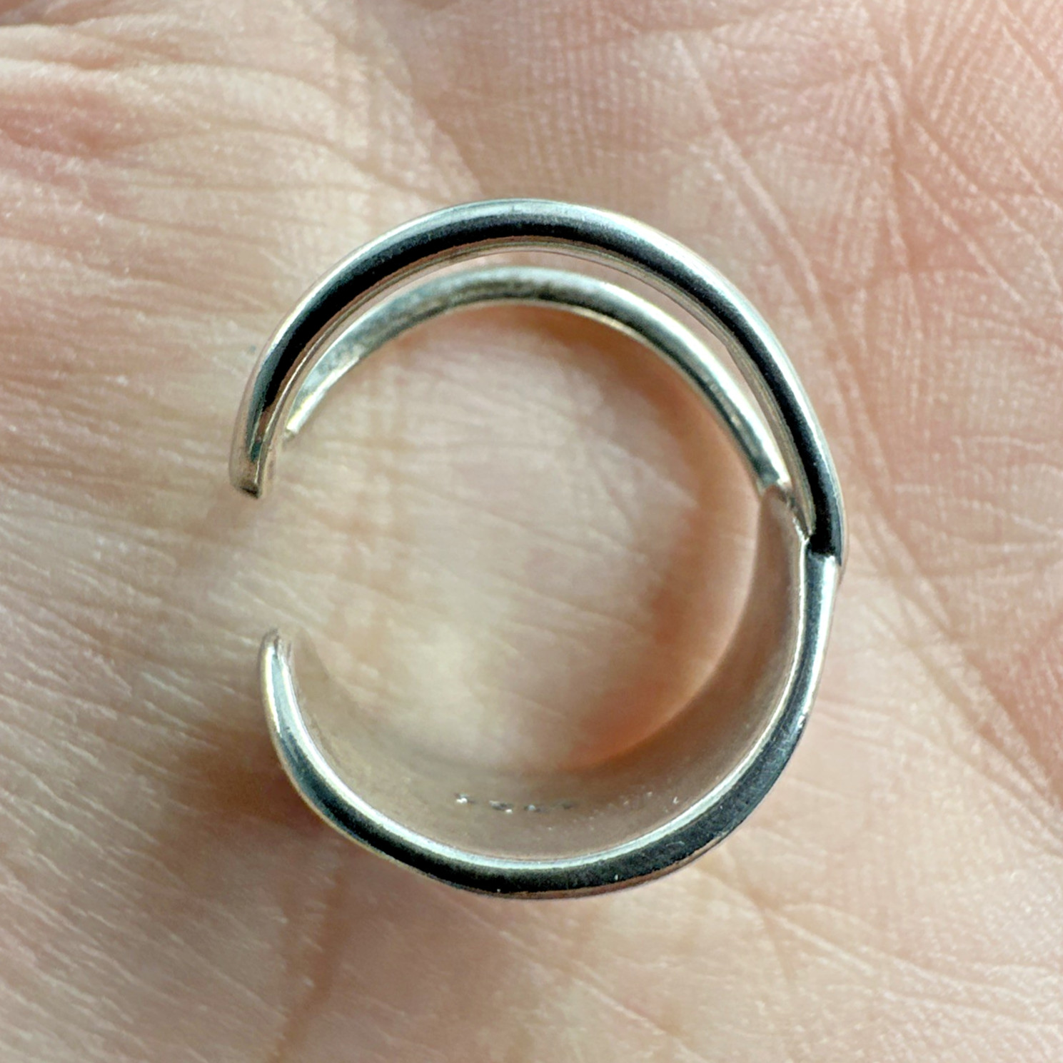 Vintage Modernist Hammered & Open Work Sterling Silver Ring Size ~6