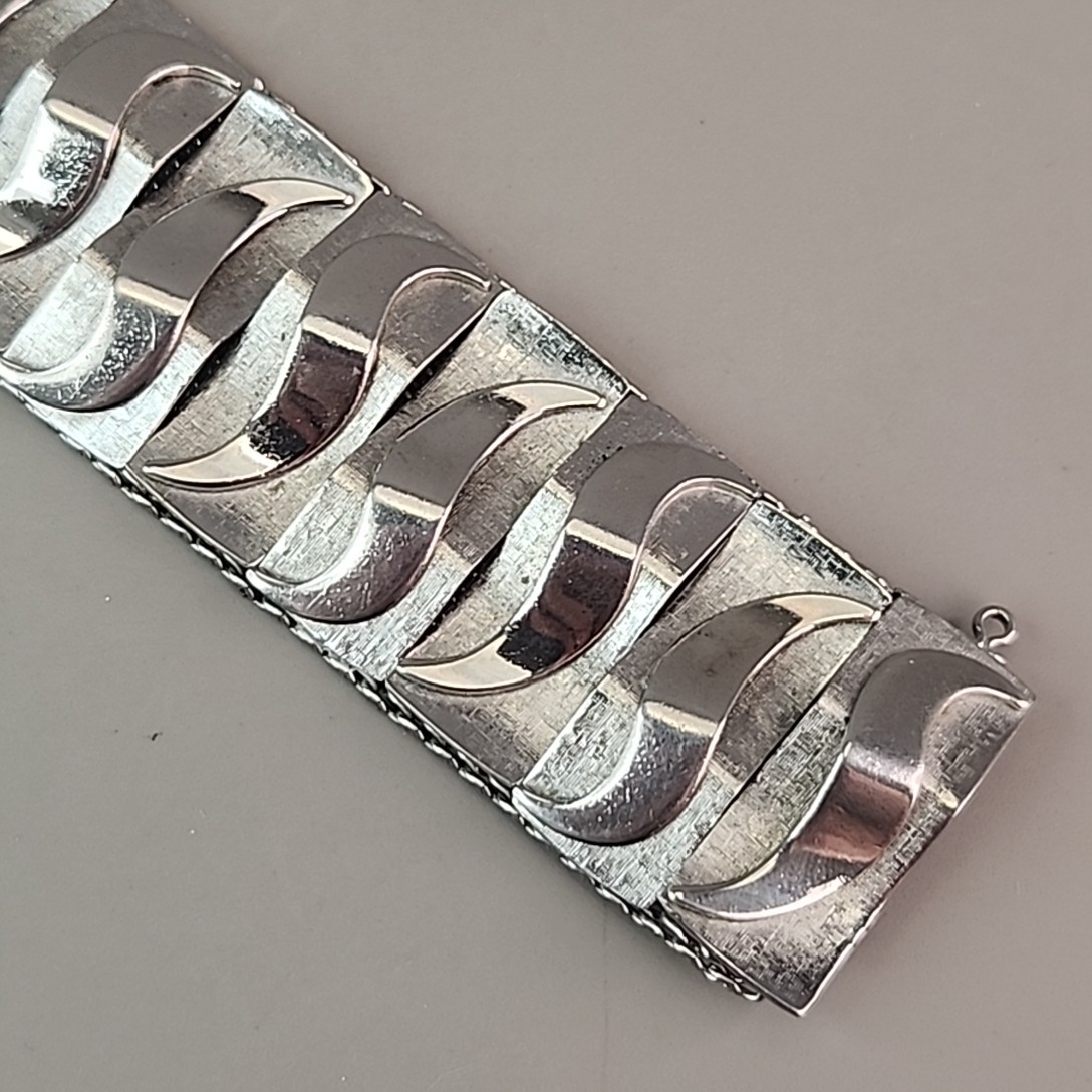 Vintage Wide Mesh Bracelet Silver Tone Wavy Panels 6.5″
