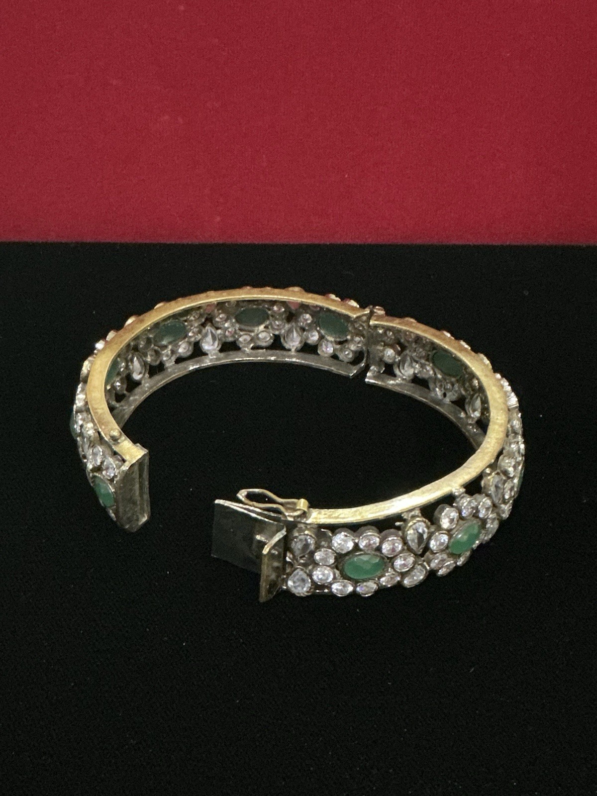 ROBERT Hinged Bracelet. Beautiful! Good Condition!
