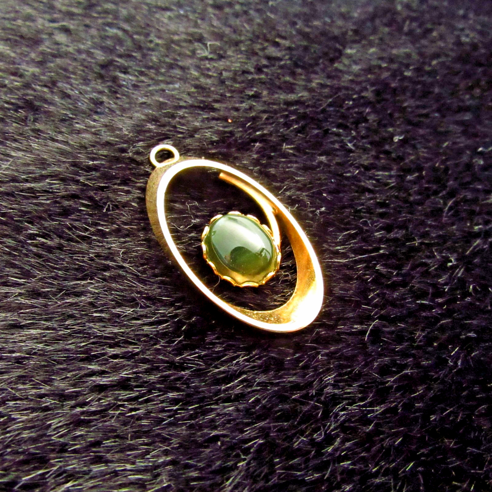 Vintage gold-toned Canadian BC Nephrite Jade Cabochon Oval Swirl Pendant