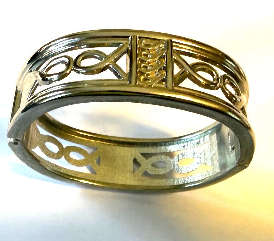 Vintage Beautiful Women’s Silver Tone Open Design Hinged Cuff Bracelet