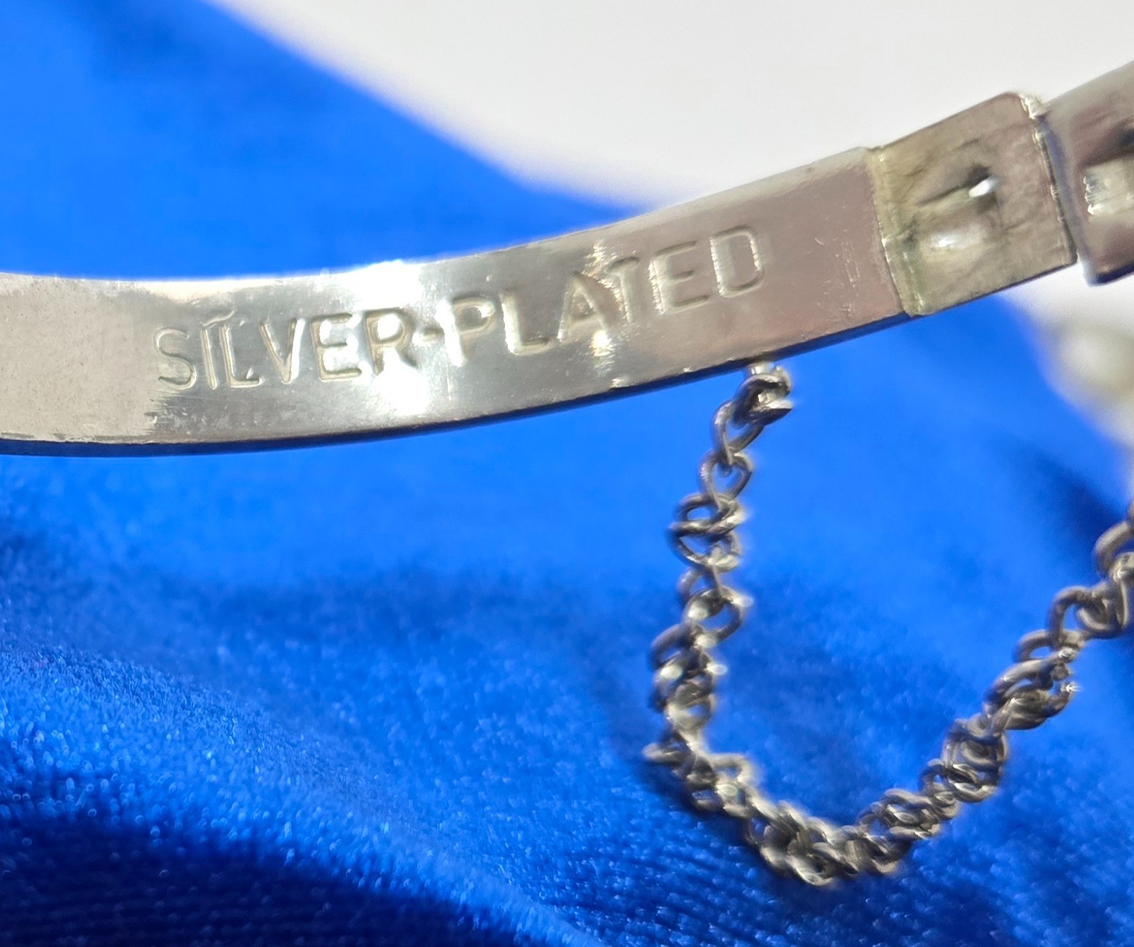 Vintage Etched Silver Hinged Bangle Bracelet with Orig Safety Chain