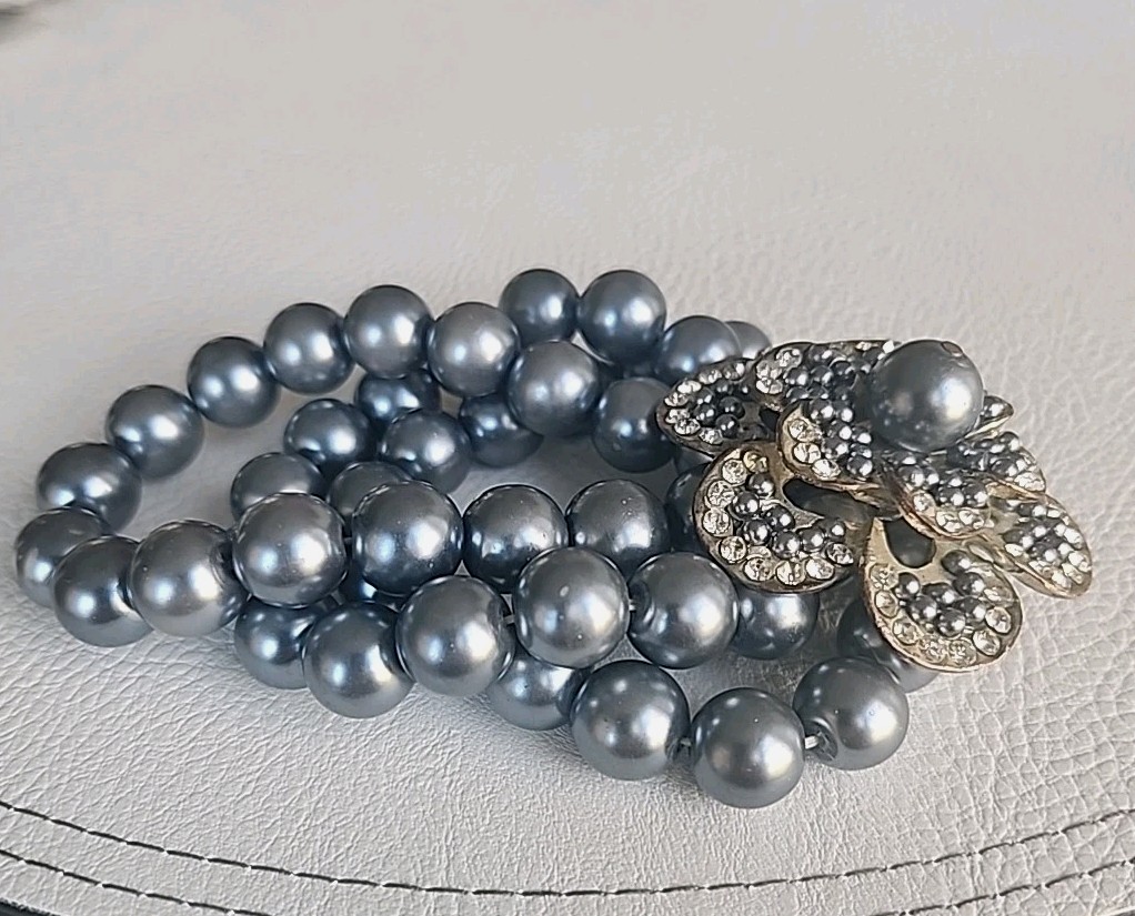 Vintage Gray Faux Pearl And Rhinestone Flower Bracelet Wedding Classic Elegant