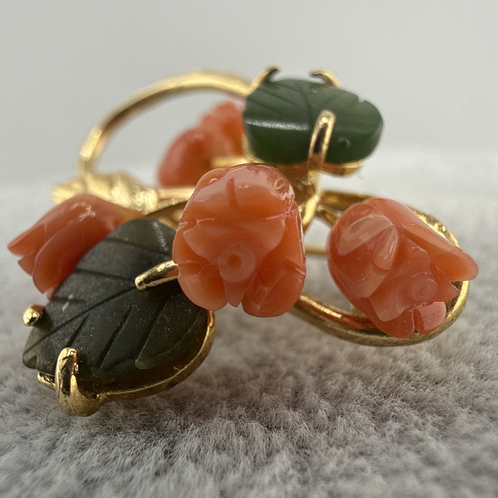 Gold Filled Coral & Jade Flower Brooch Pin – 35mm W – 5.3g J-1098