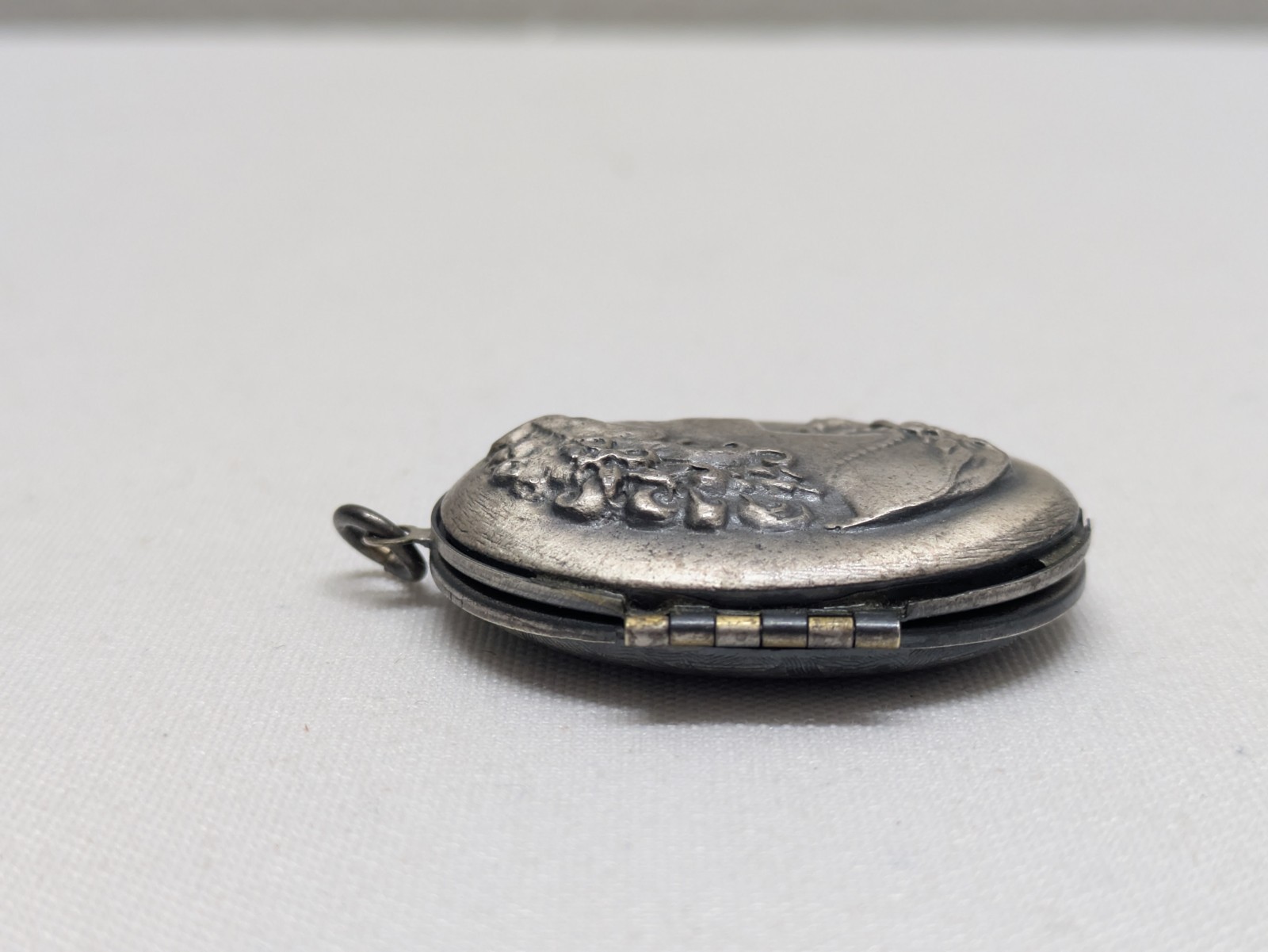 Antique! Art Nouveau Lady Portrait Oval Photo Locket Pendant! 🖼️