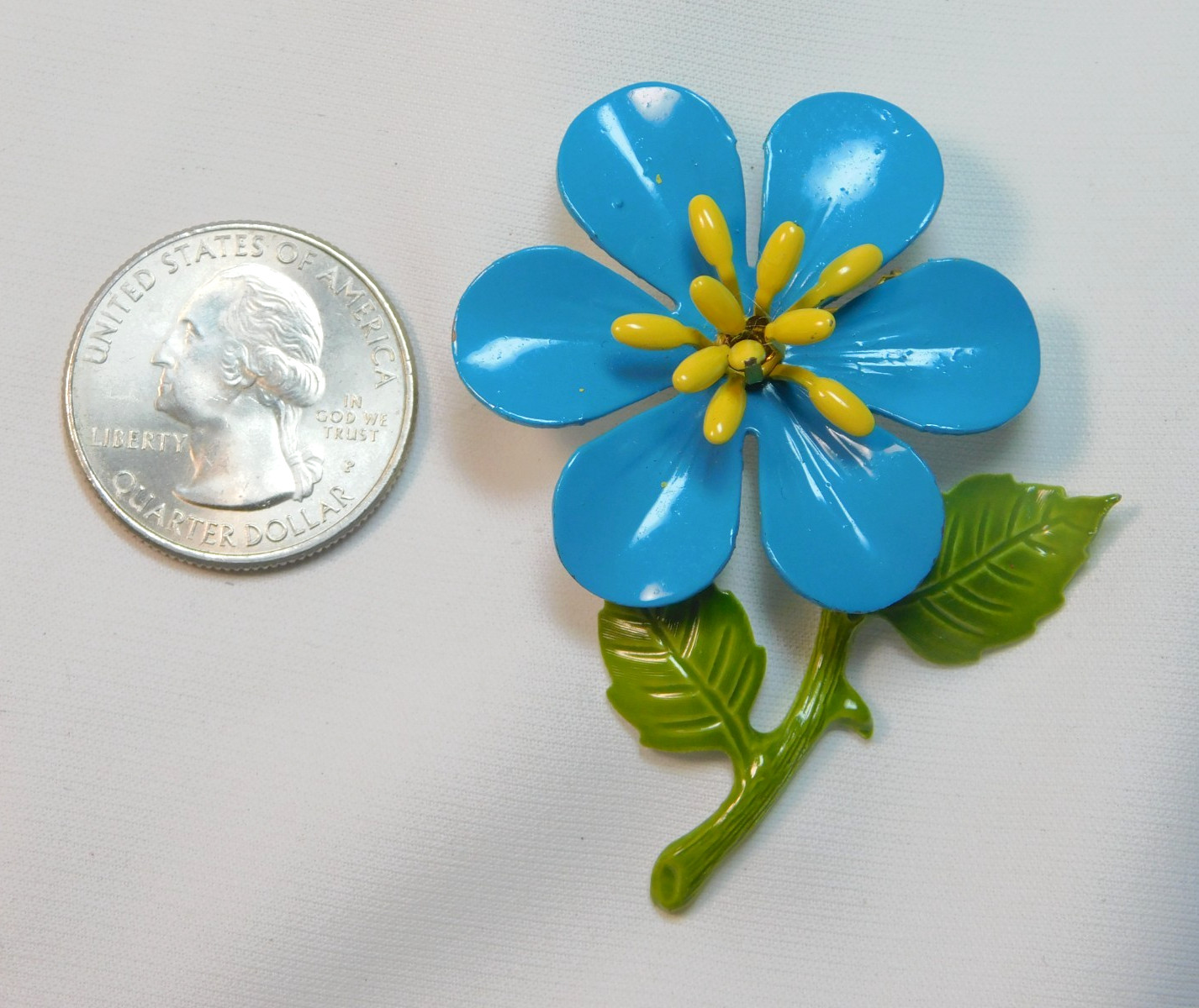 VINTAGE MOD RETRO BLUE ENAMEL METAL FLOWER DAISY BROOCH & EARRING SET✨