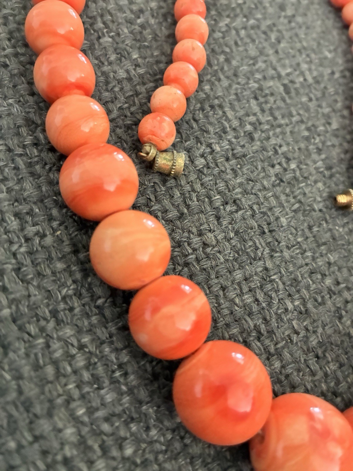 VTG ESTATE NATURAL SALMON CORAL GRADUATED BEAD NECKLACE 41g