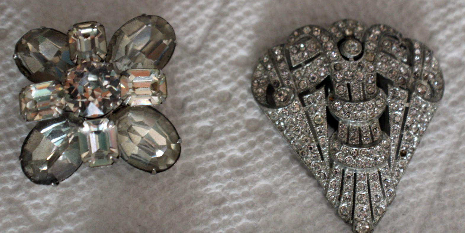 19 Antique/Vintage Different Styles Pin Brooches Lot