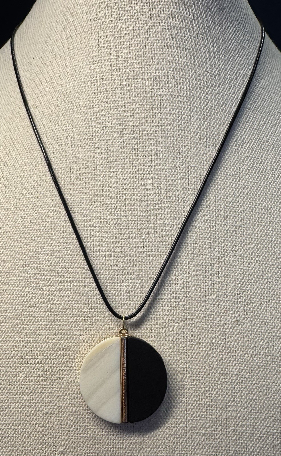 Vintage Goldtone Abalone & Wood Round Pendant On Black Cord Necklace 16”