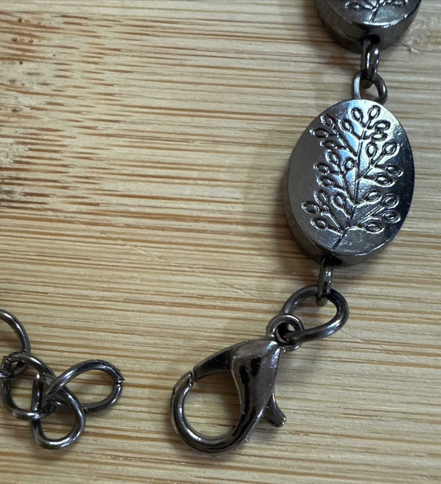 VINTAGE SILVERTONE LEAF LINK BRACELET OVAL PANELS BOTANICAL DESIGN LIKELY 60s80s