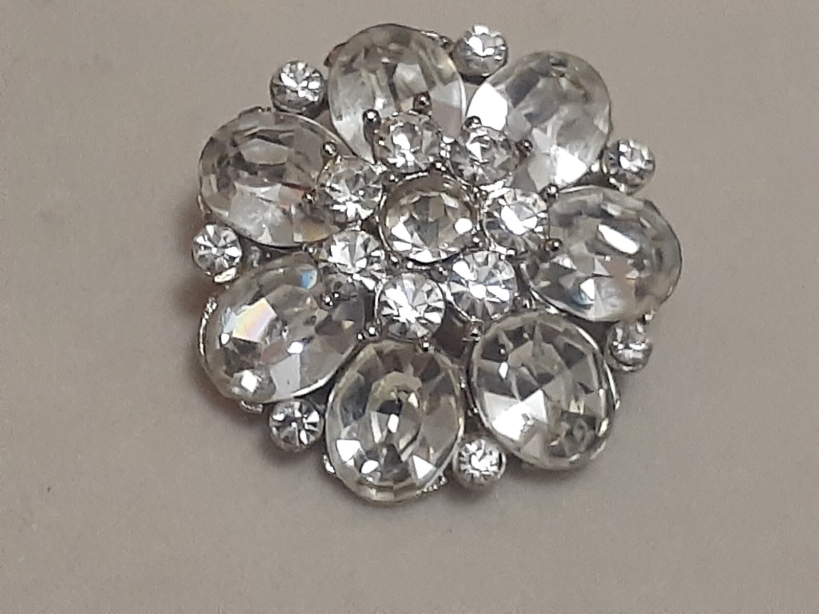 Fauceted foiled back rhinestone cluster round brooch/pin