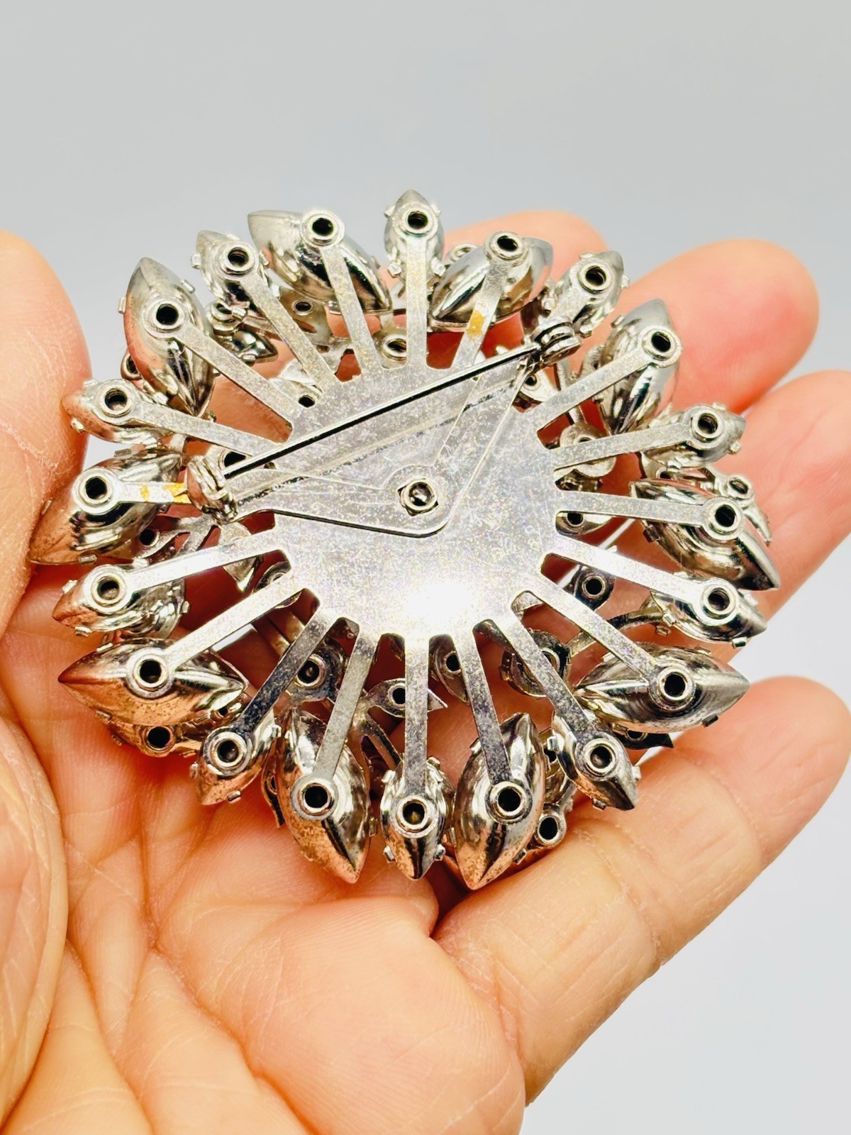 Vtg Unmarked Beau/Judy Lee? Clear Glass Rhinestone Flower Snowflake Pin Brooch