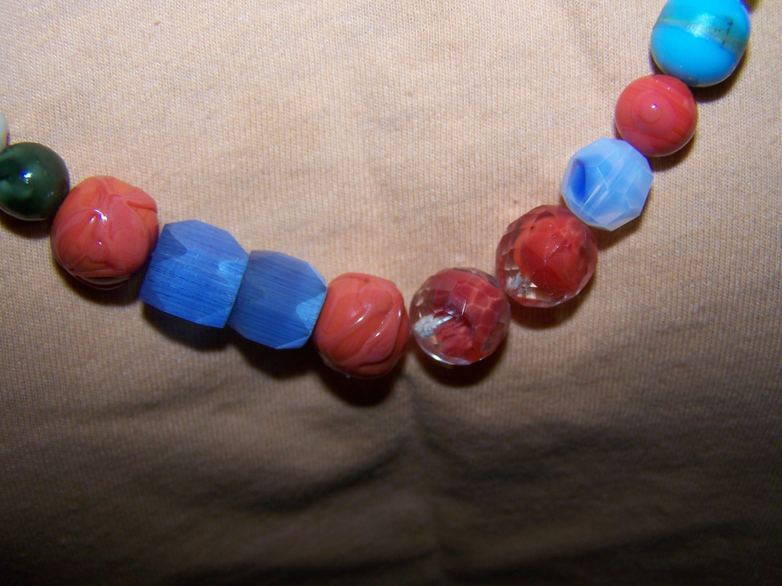 VINTAGE VOGUE GLASS BEAD NECKLACE 24″ MULTICOLOR DIFFERENT SHAPES