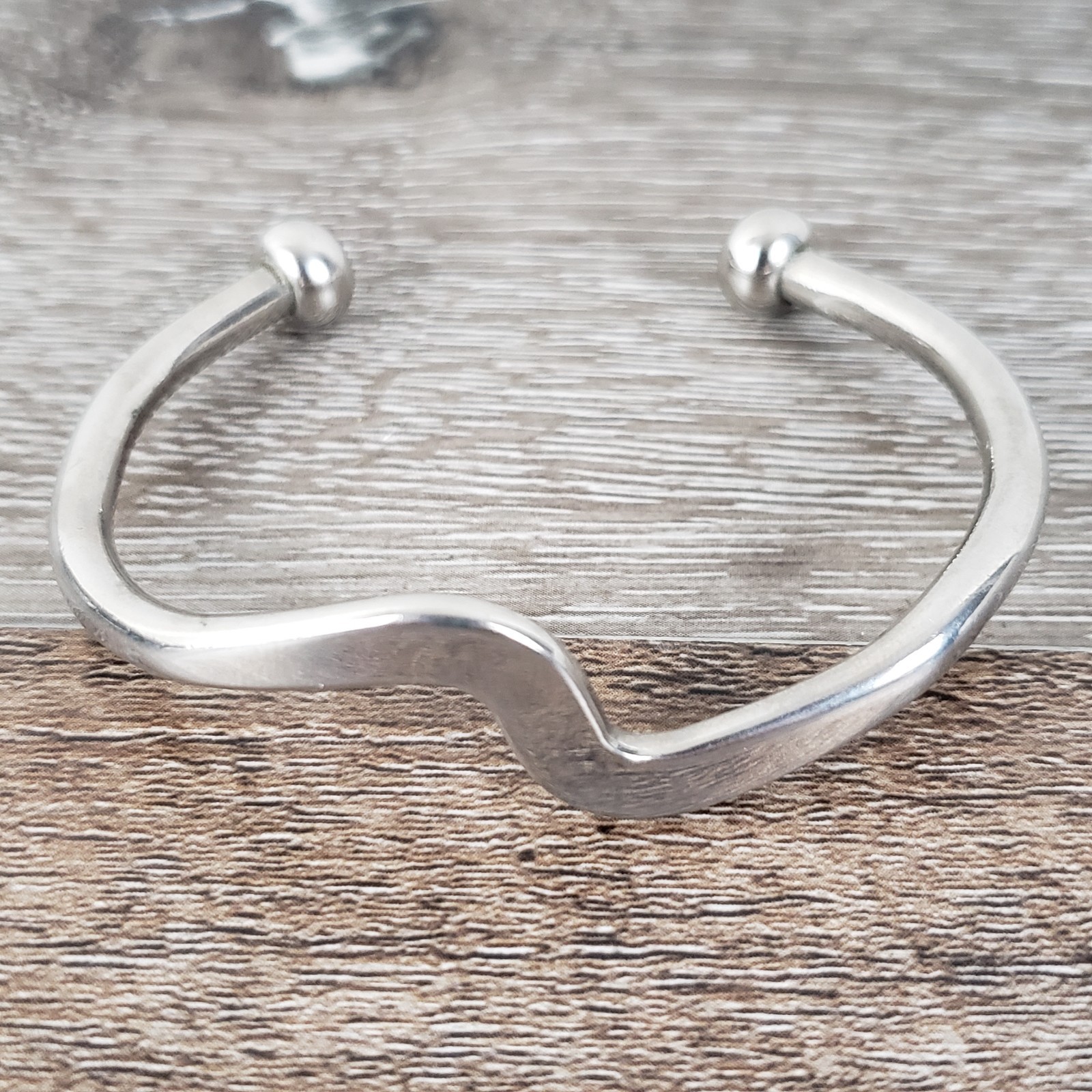 Zig Zag Cuff Bracelet Modernist Silver Tone Sleek 6.5″ Abstract Wave