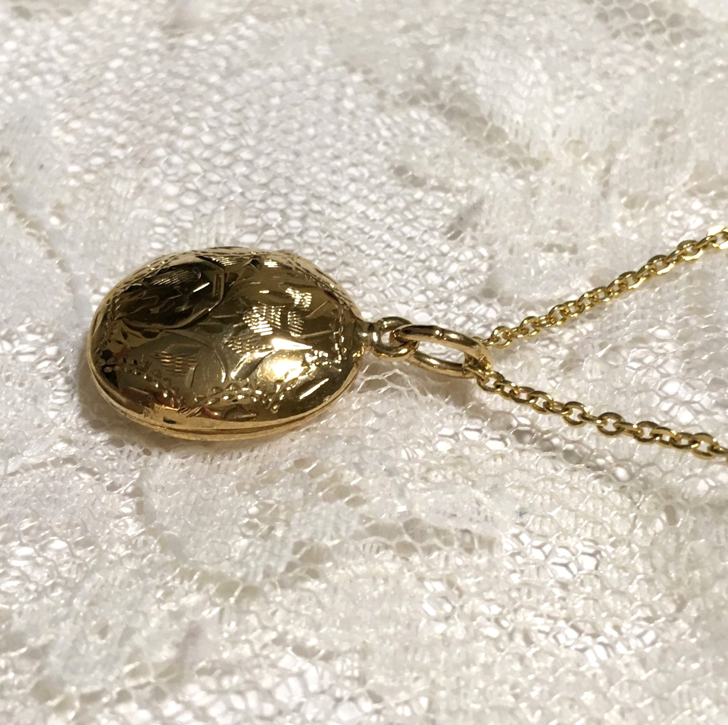 Vintage Locket Pendant Neckla Engraved Flower Oval Gold Tone Sterling Silver 925