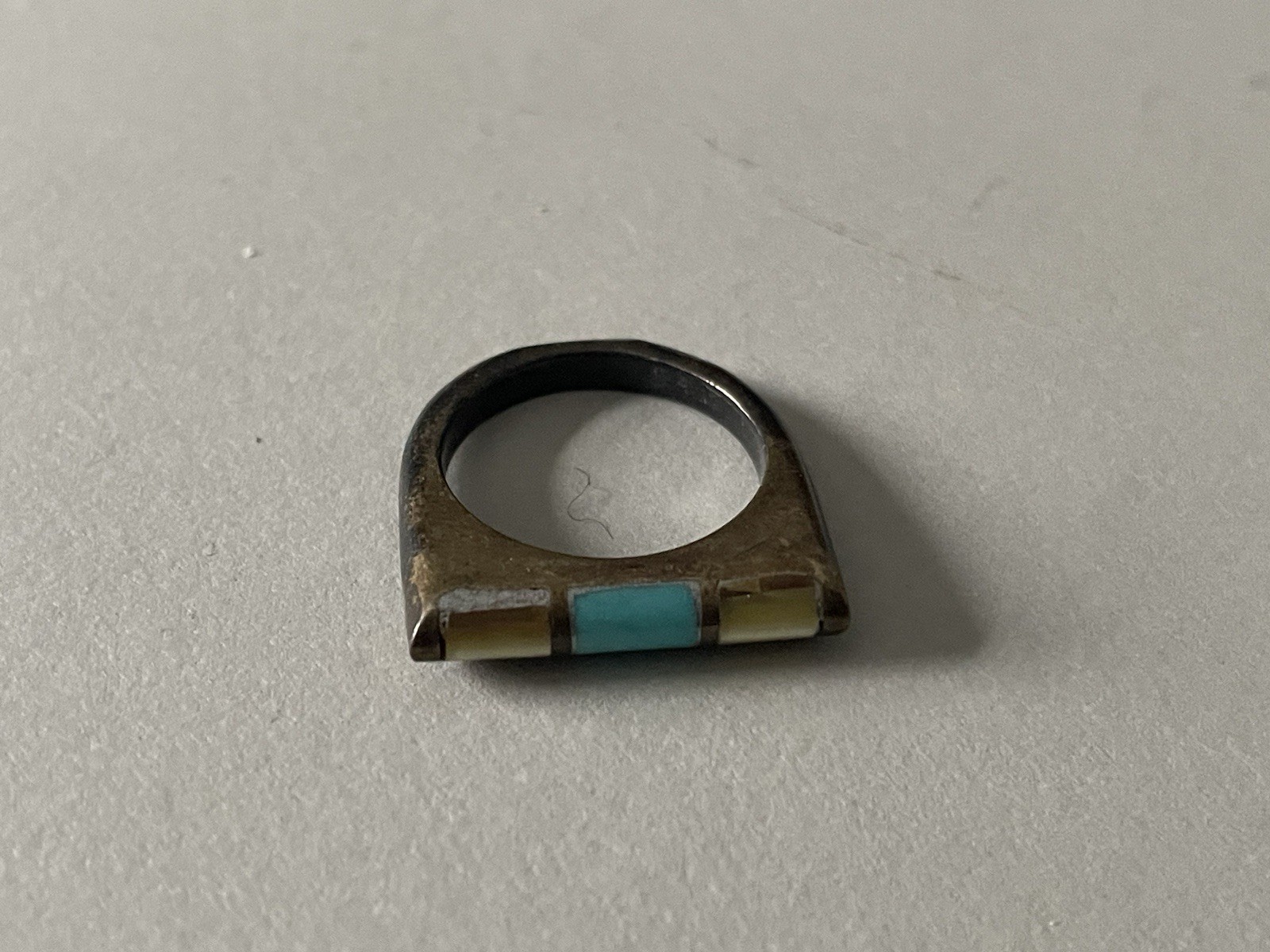 Turquoise & Shell/Stone Inlay Modernist Band Ring Unmarked Silver Tone Size 5.5