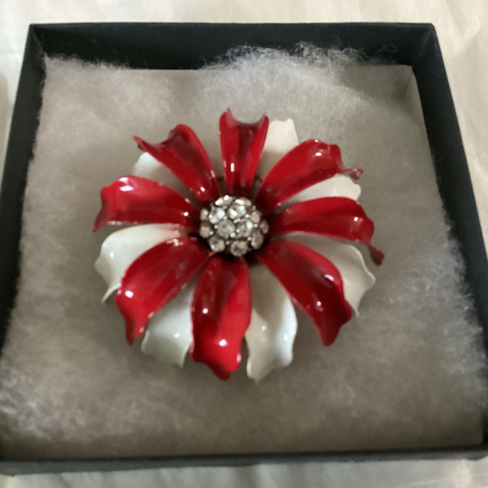 Vtg CROWN TRIFARI Signed Red White Enamel Flower Brooch 3D 2 1/4″ Across