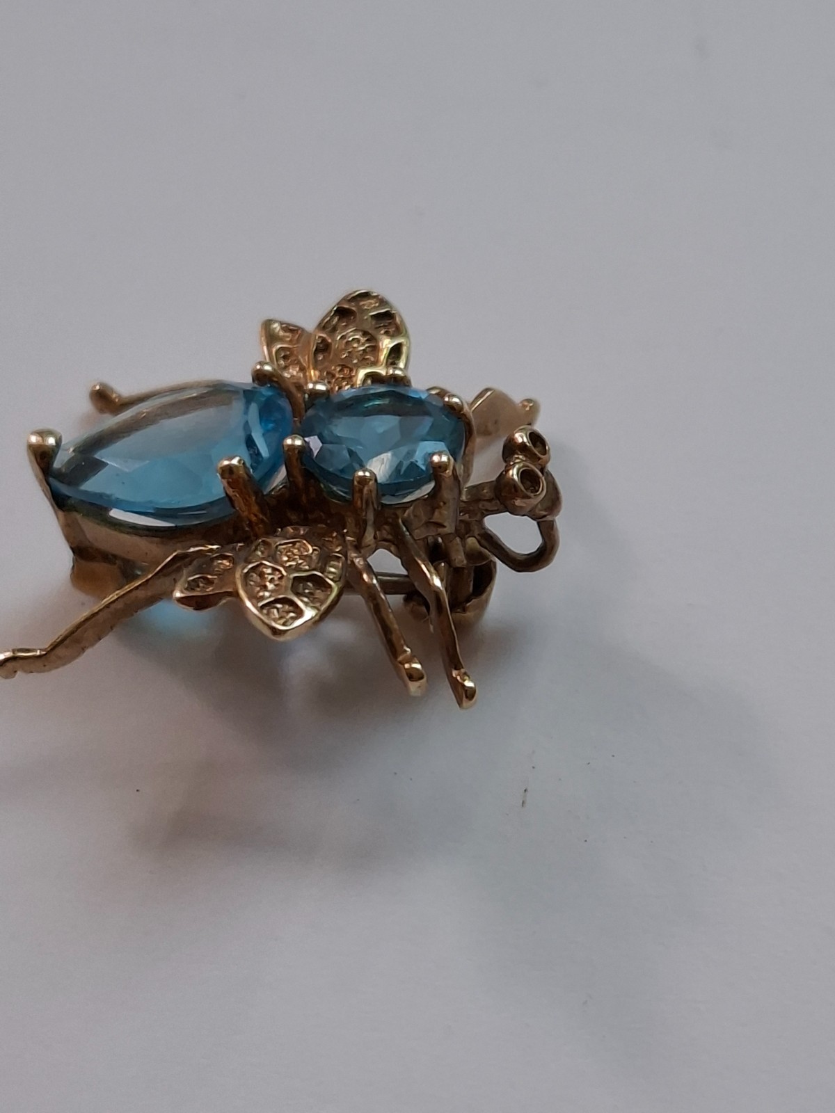 10k Yellow Gold Blue Topaz Bee Bug Fling Insect Pin Pendant Brooch