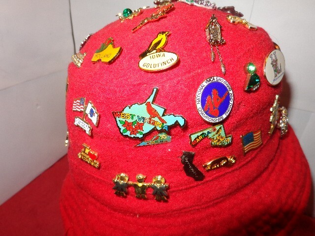 69 PIECE VINTAGE US STATE SOUVENIR PIN & BROOCH COLLECTION + HAT AND HEAD #L 104