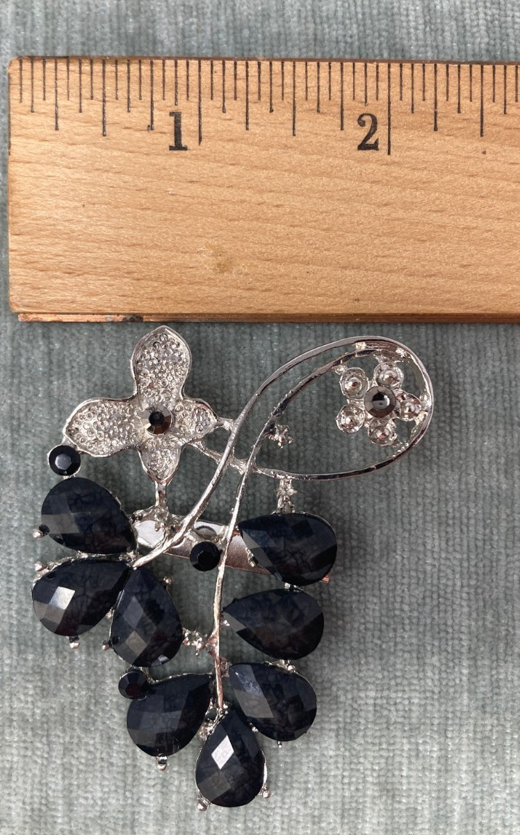 Floral Vine Brooch Silver Tone Black Faceted Teardrop Stones Rhinestone