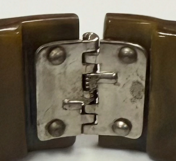 VTG TESTED BAKELITE HINGED CLAMPER BRACELET DEEP CARVED SMOKY ROOT BEER ART DECO