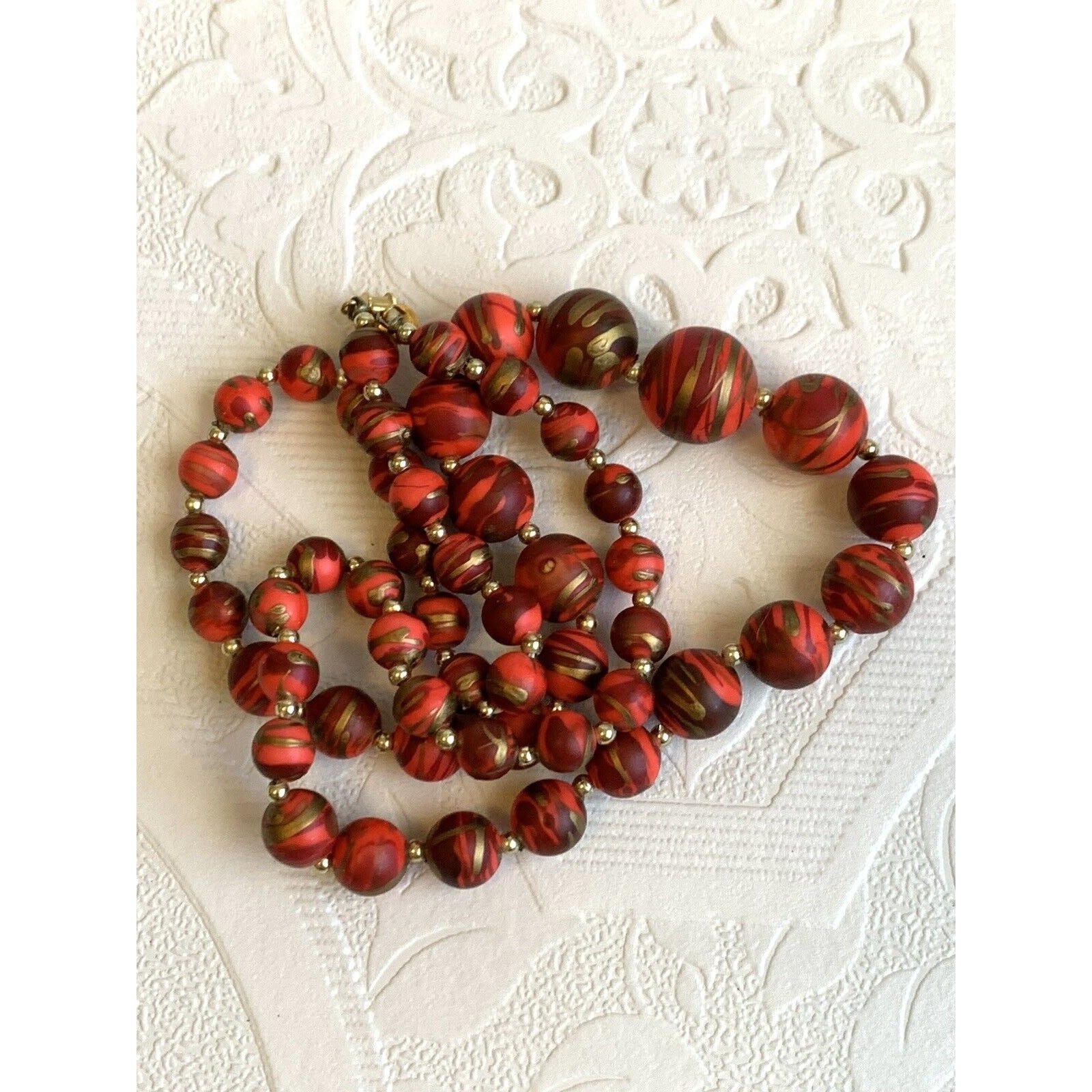Vintage Red Gold Beaded Necklace 60s-70s Graduated Swirl Beads Barrel Clasp 24″
