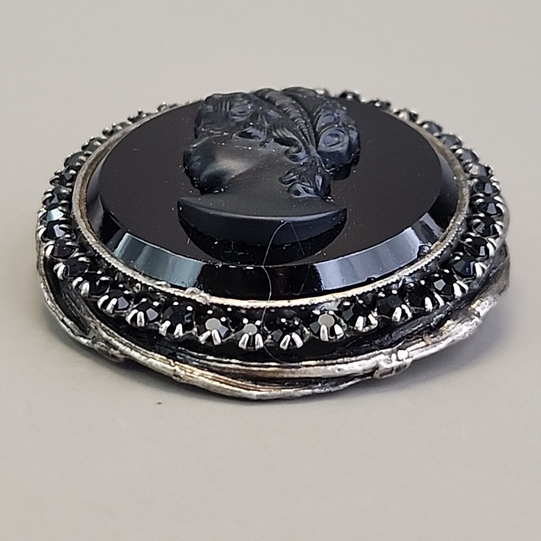 Vintage Original By Robert Cameo Brooch Pendant Black Glass Round Rhinestones 2″