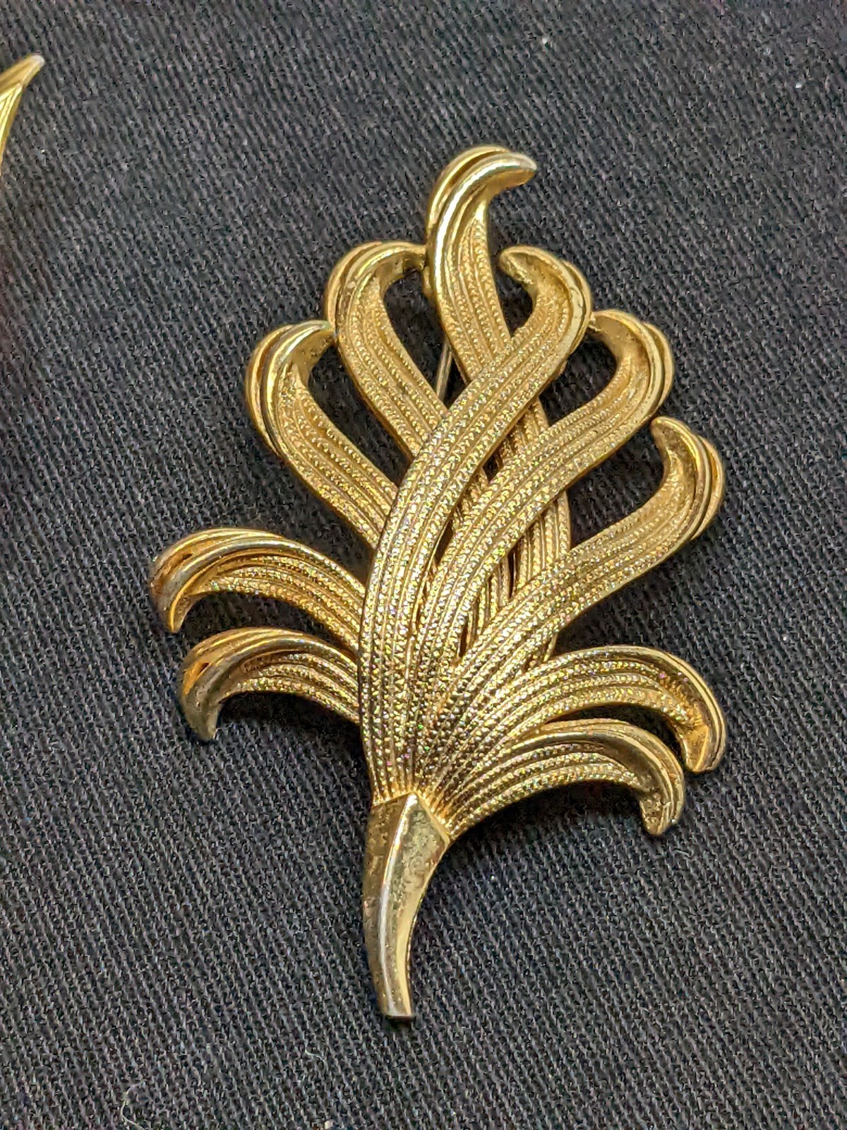 Vintage Lot of Leaf Broochs Gold Tone Pin Signed Lisa Estate Find Nature Trees