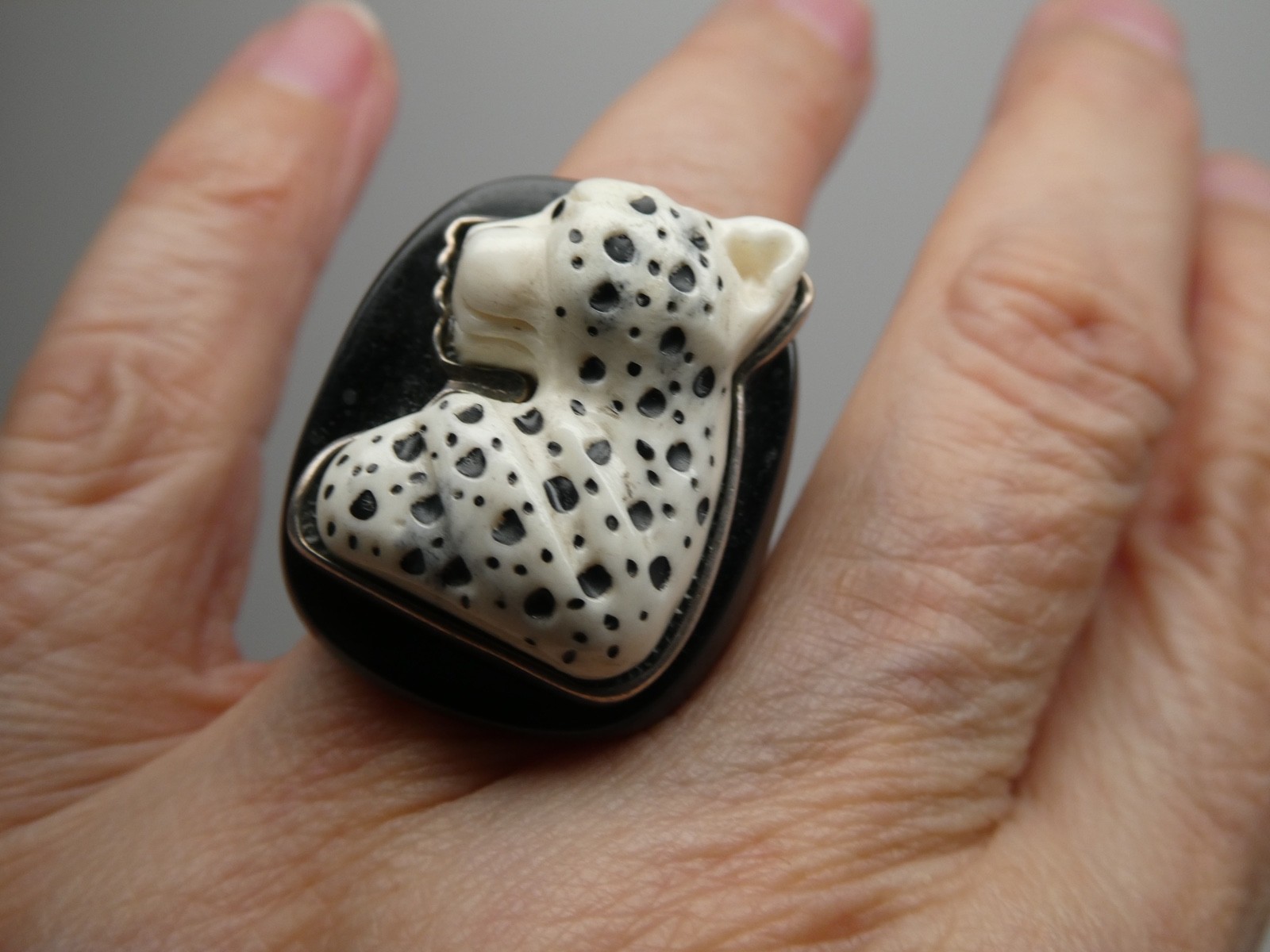 Amy Kahn Russel Sterling Silver 925 Leopard Modernist Black Horn RING Size 6