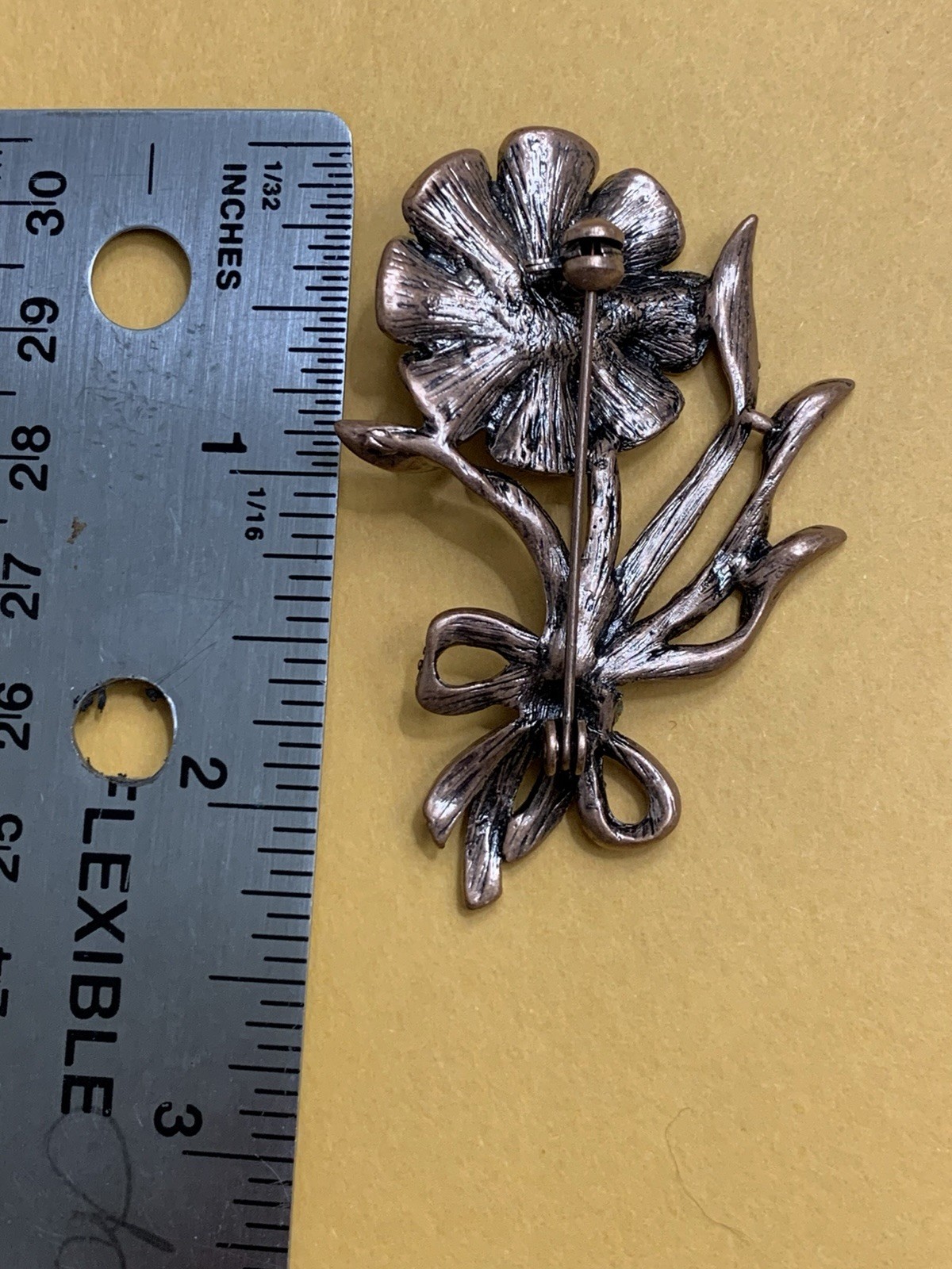 Vtg Flower Brooch Set In Dark Gunmetal With Shades Of Pink Rhinestones & Pearl