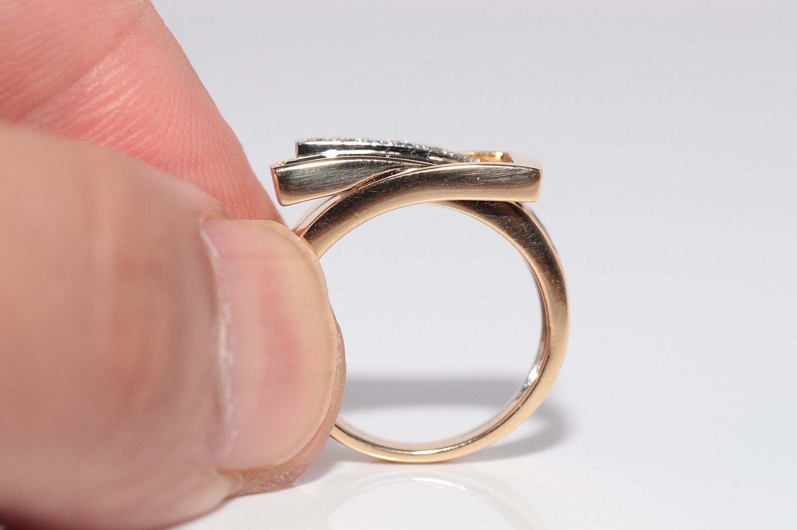 Vintage Circa 1990s 18k Gold Natural Diamond And Baguette Cut Sapphire Ring