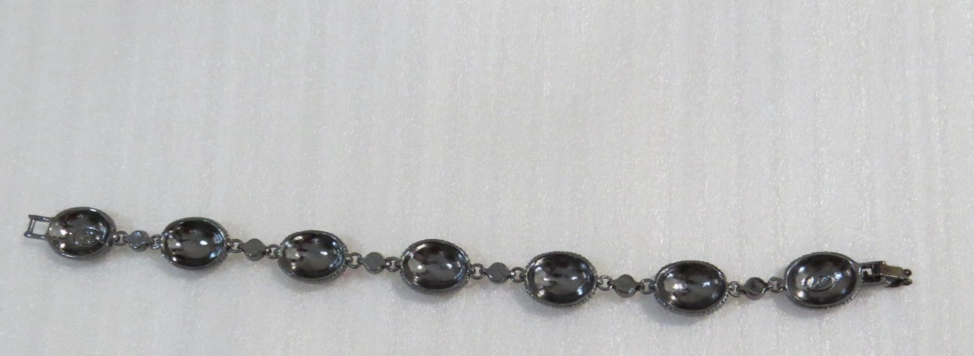 liz claiborne LC Signed Bracelet. Multi Color Pastel 8” Long