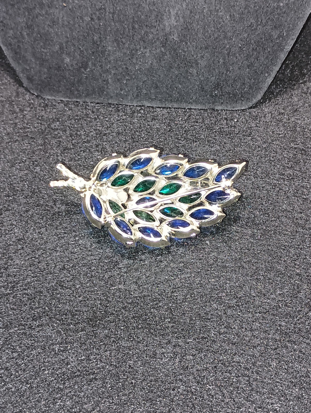 Vintage Emerald Green and Blue Leaf Style Brooch Silver Tone