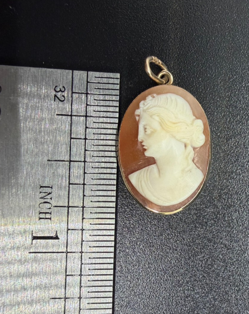 Vintage 14K Yellow Gold Cameo Pendant Shell Portrait Oval .75″ X .50″ 1.53grams.