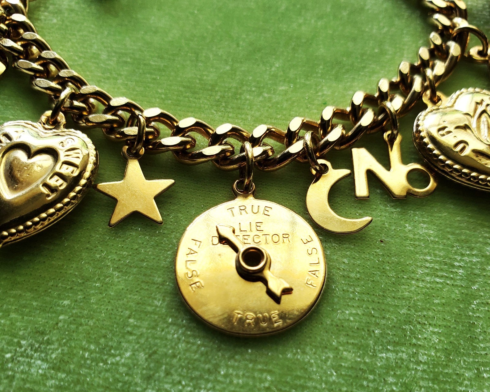 Vintage MCM Coro-style Charm Bracelet Gold Tone 15 Charms Chain Link 7″