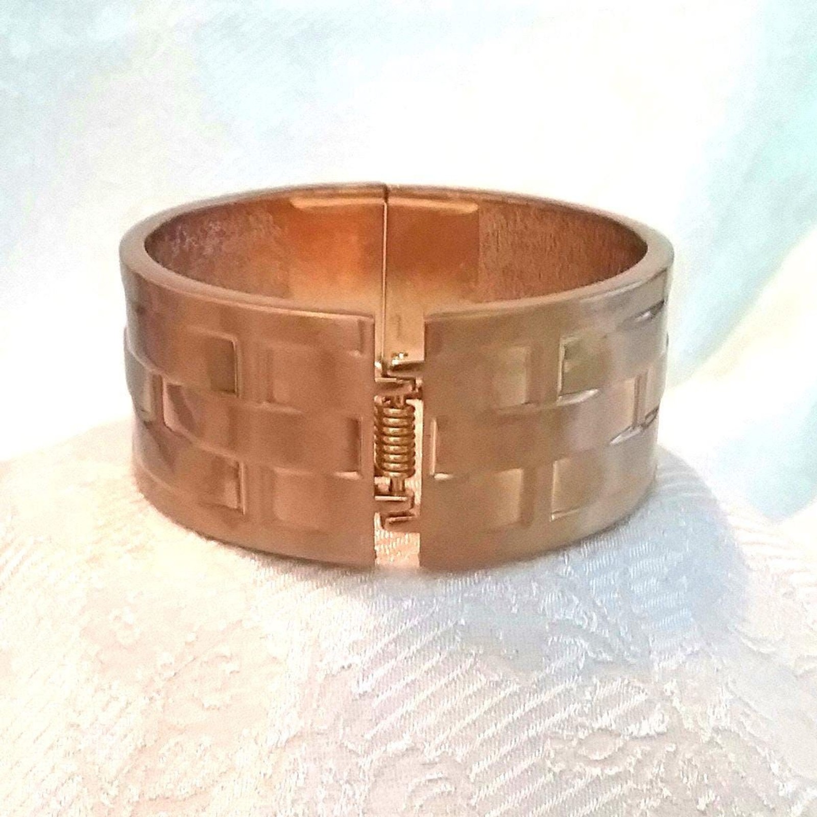 Vintage Hinged Satin Finish Gold Tone Woven Design Bangle Bracelet