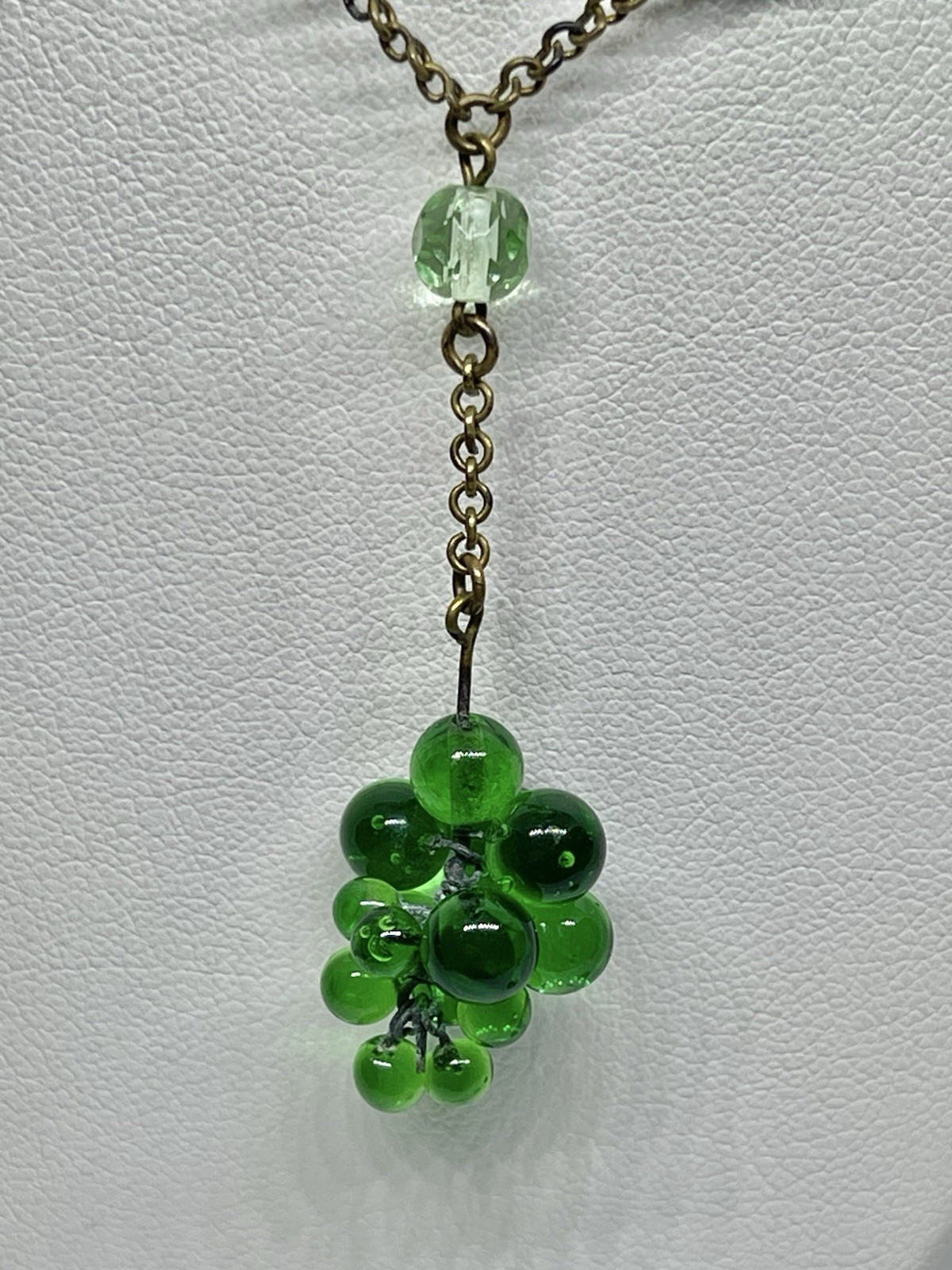 Vintage Green Art Glass Beads Goldtone Chain Cascading Grapes Pendant Necklace