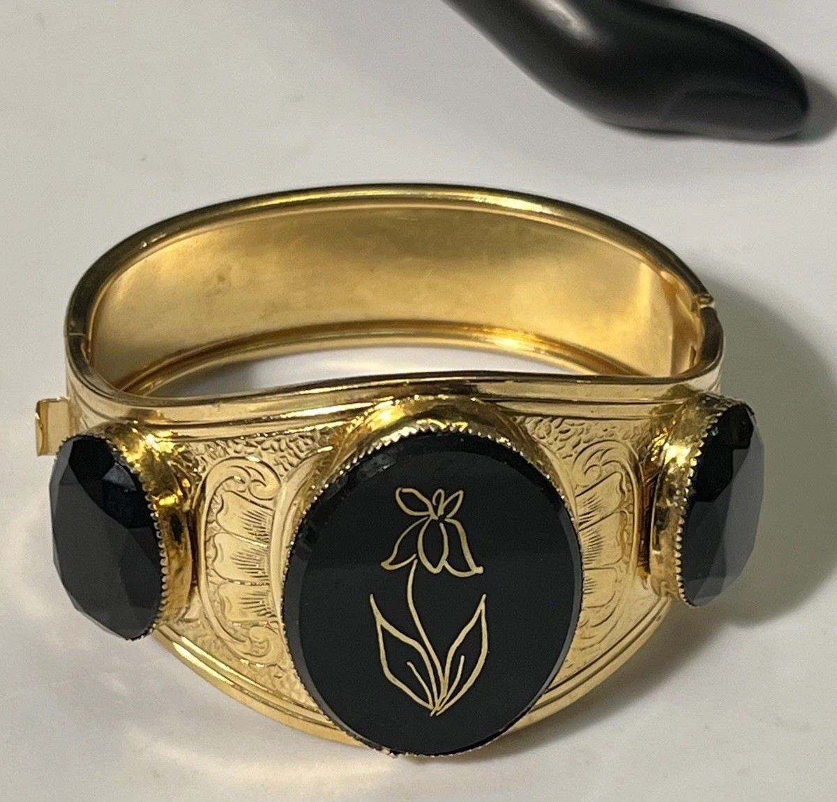 Vtg Victorian Morning Revival Gold Tone Etched Flower Motif Wide Hinged Bracelet