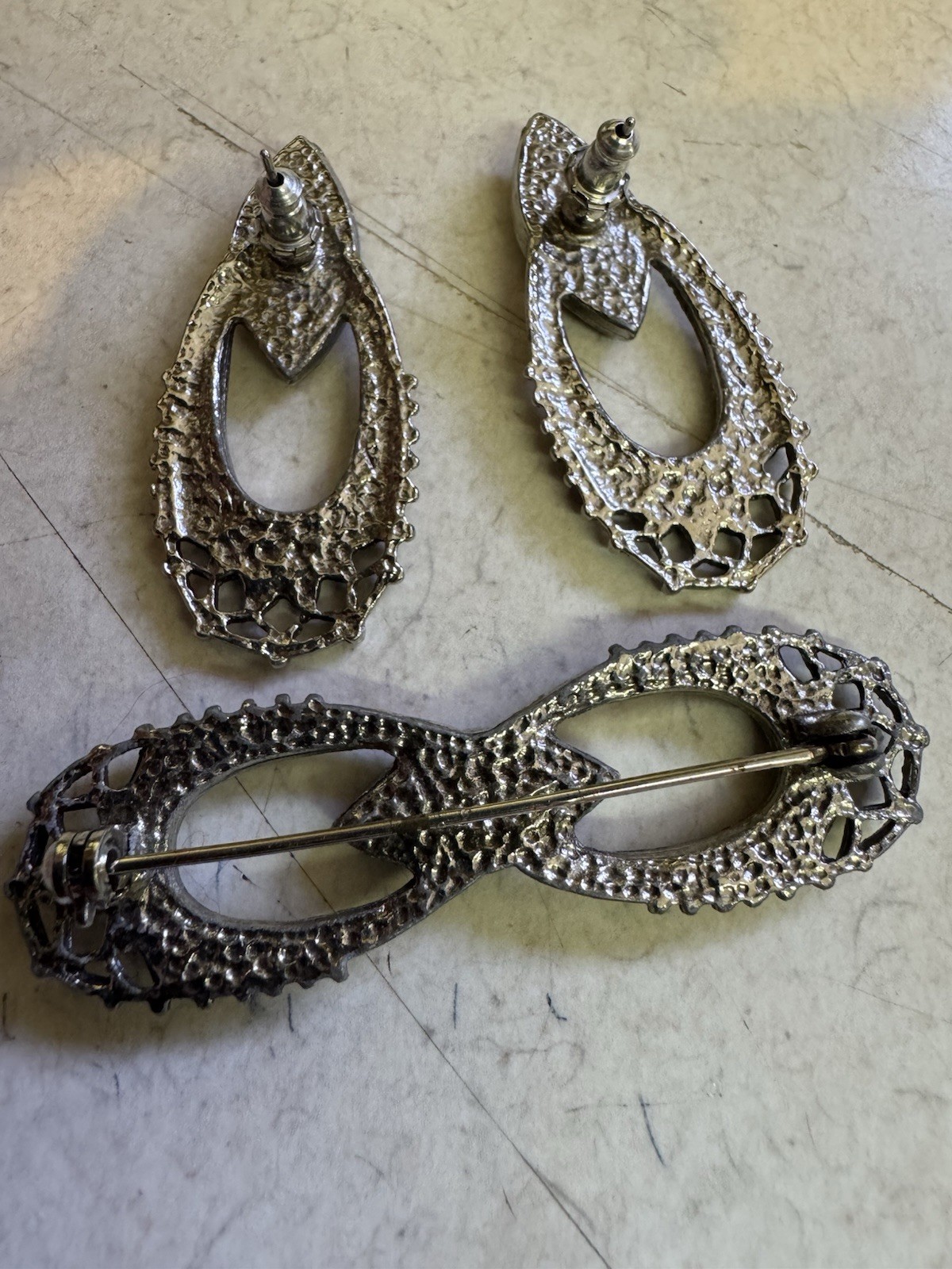 Vintage Filigree Brooch Earring Set Black Stone Bow Look Silver Tone