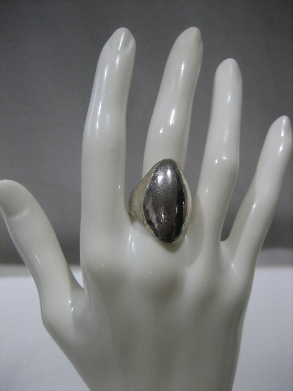 VINTAGE STERLING SILVER 925 MARKED MC MODERNIST DOME RING SIZE 8.5