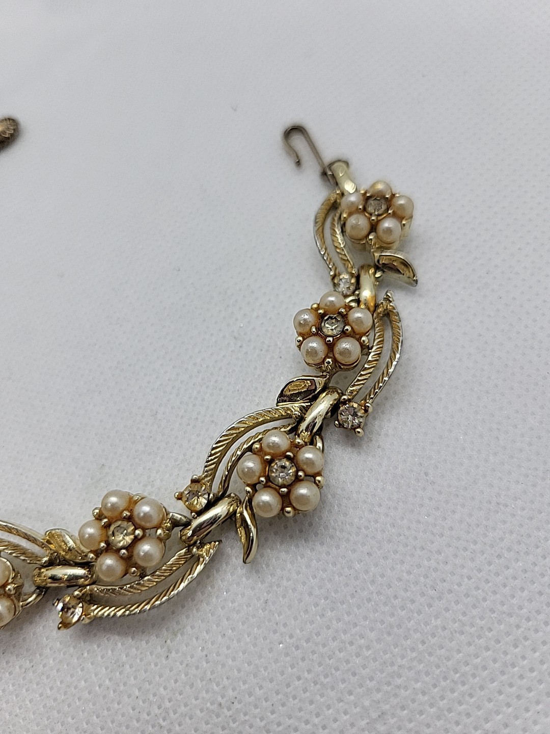 Stunning Vintage Lisner Gold-tone With Rhinestones And Faux Pearls Signed…
