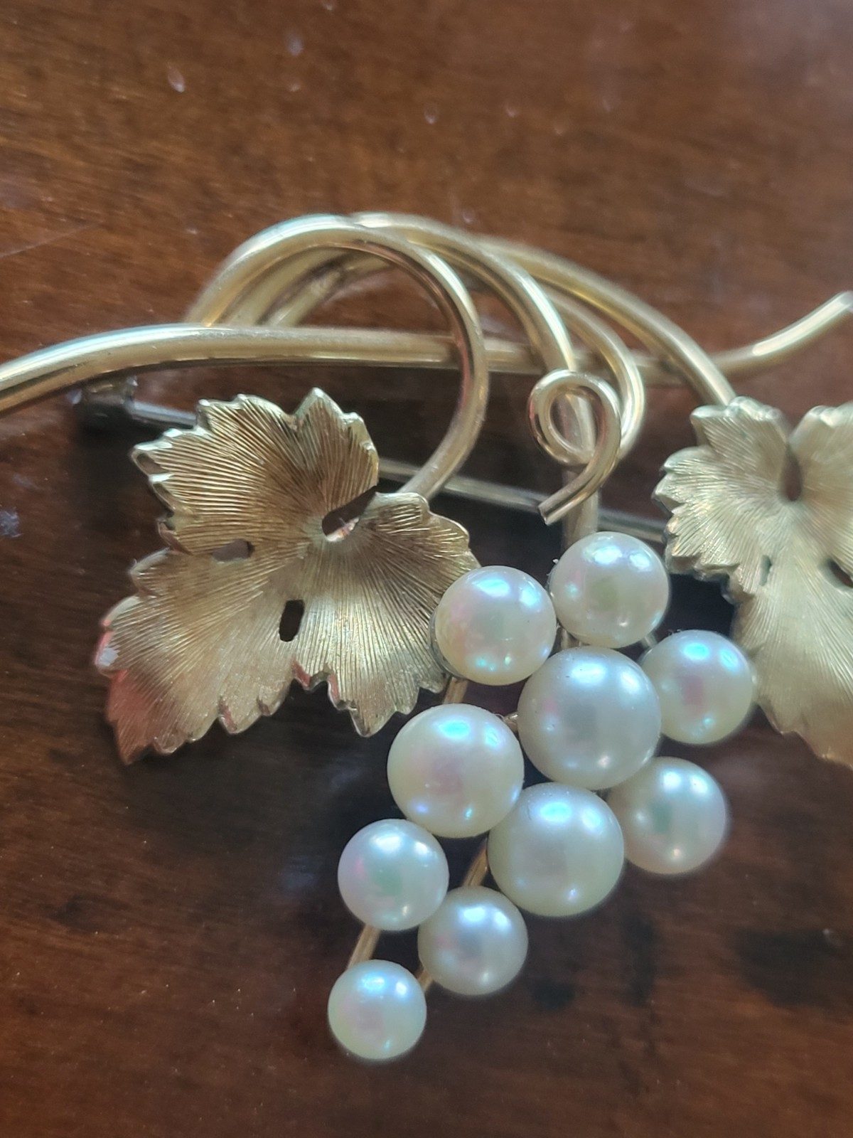 LOVELY KREMENTZ YELLOW GOLD FILLED CULTURED PEARL GRAPE CLUSTER BROOCH PIN