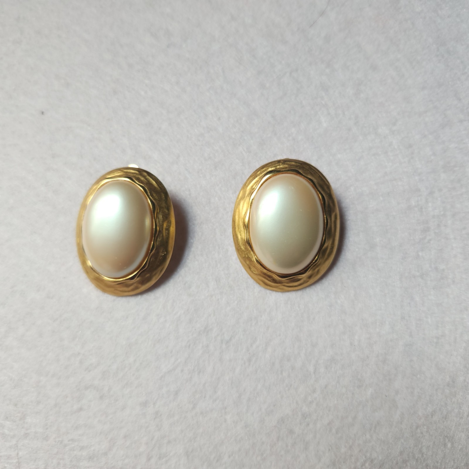 Vintage P.E.P. Signed Gold Tone Oval Faux Pearl Cabochon Clip-On Earrings 80s
