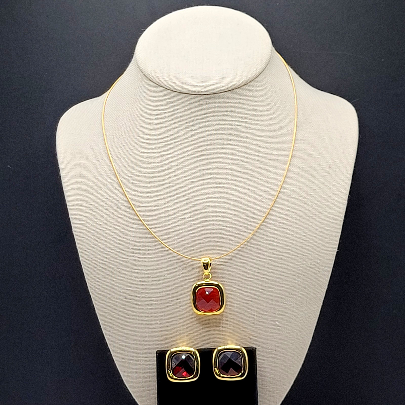 Red Glass Faceted Cushion Cut Bezel Gold Tone Wire Necklace Clip On Earrings Set